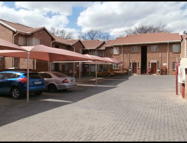 2 BEDROOM TOWNHOUSE FOR SALE IN REGENTS PARK